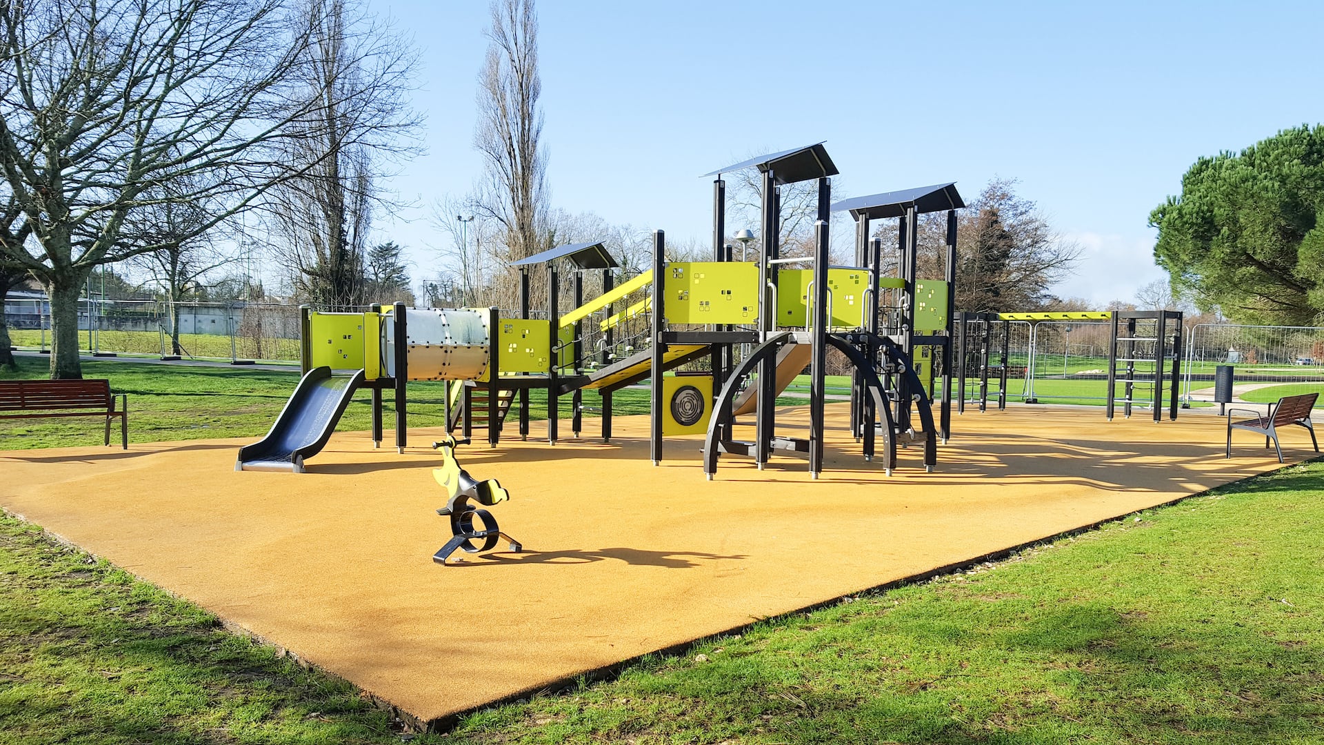 area giochi in parco pubblico